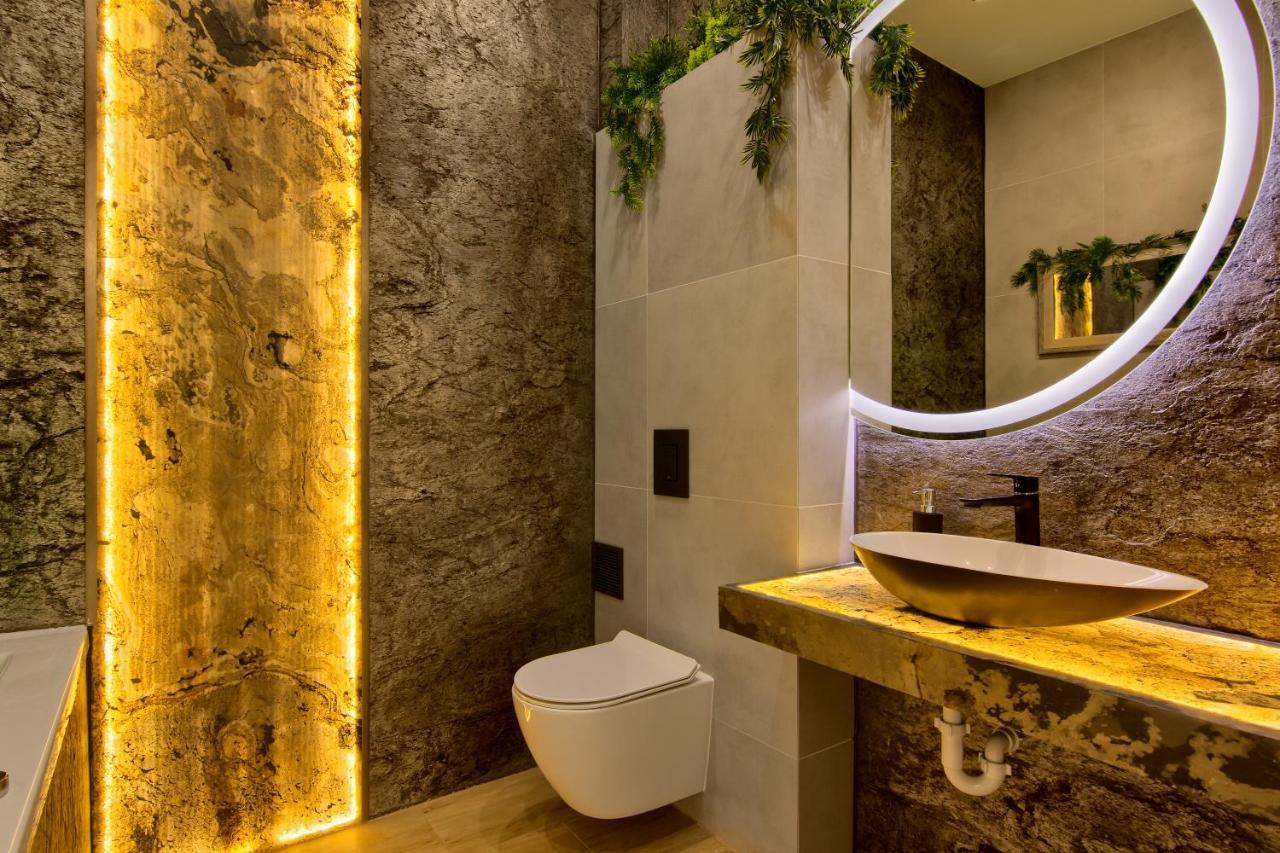 Silver Shine Jacuzzi Apartment *